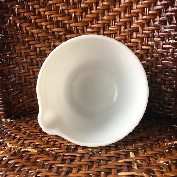 Pyrex Kitchen Vintage Pyrex Mixing Bowl With Spout Poshmark